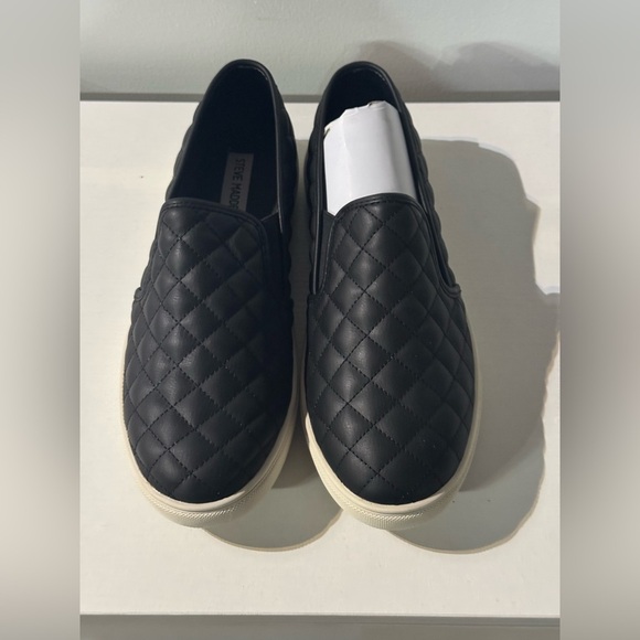 Steve Madden Women’s Quilted Black Slip-On Shoes- New In Box Size 11 - Picture 1 of 4
